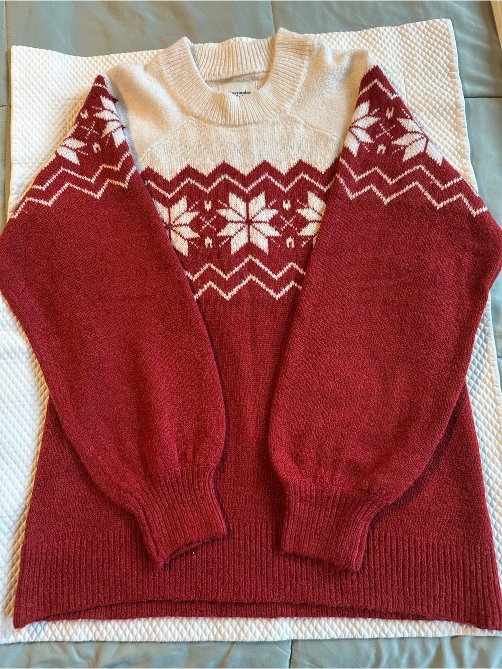 Abercrombie & Fitch red Fair Isle snowflake sweater size L